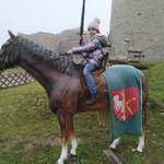 Na koniu jako rycerz Michalinka.jpg