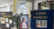portret Papieża Polaka z okazji dnia papieskiego.jpg
